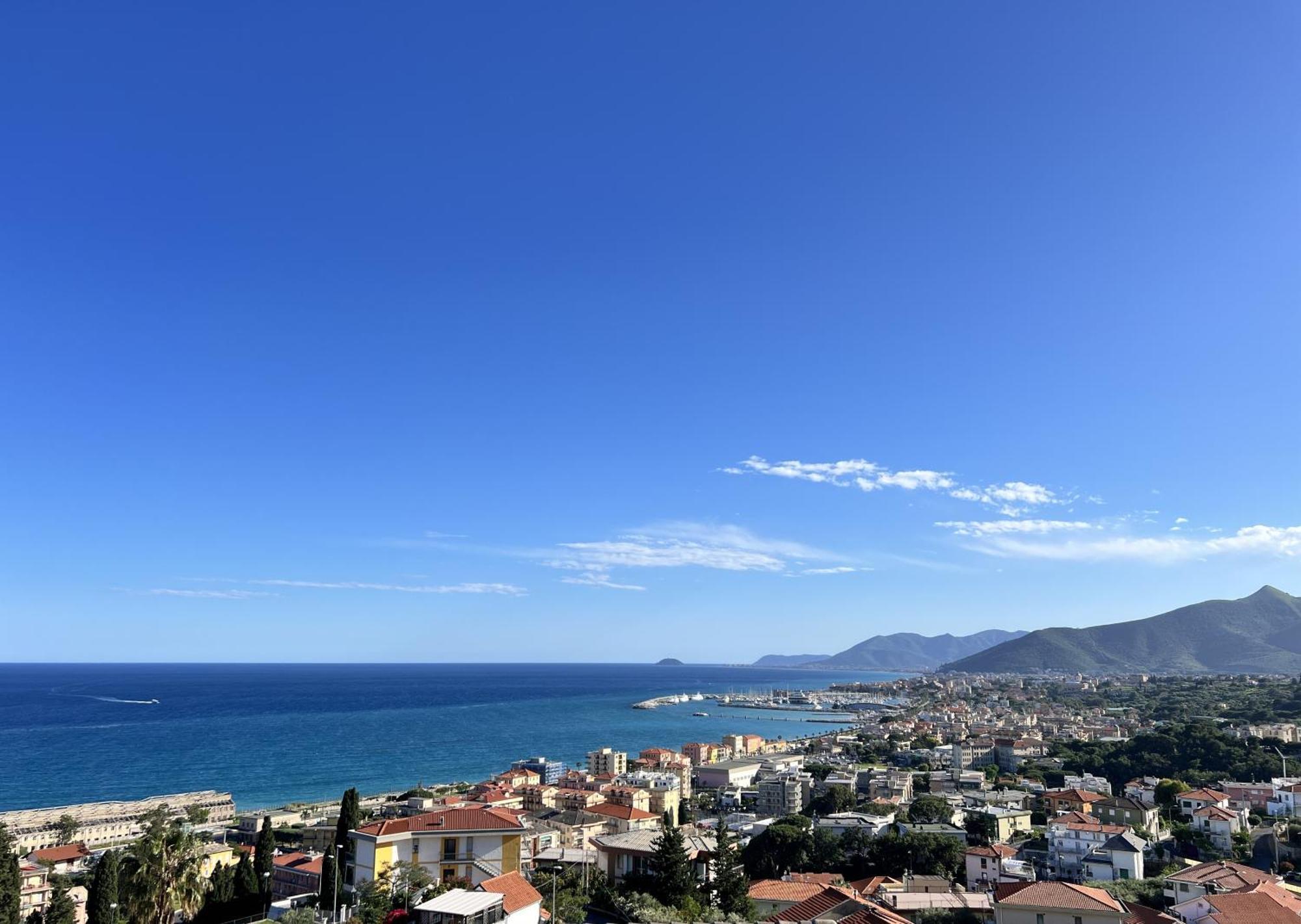 Attico 2 Free Parkings & Bike Pietra Ligure