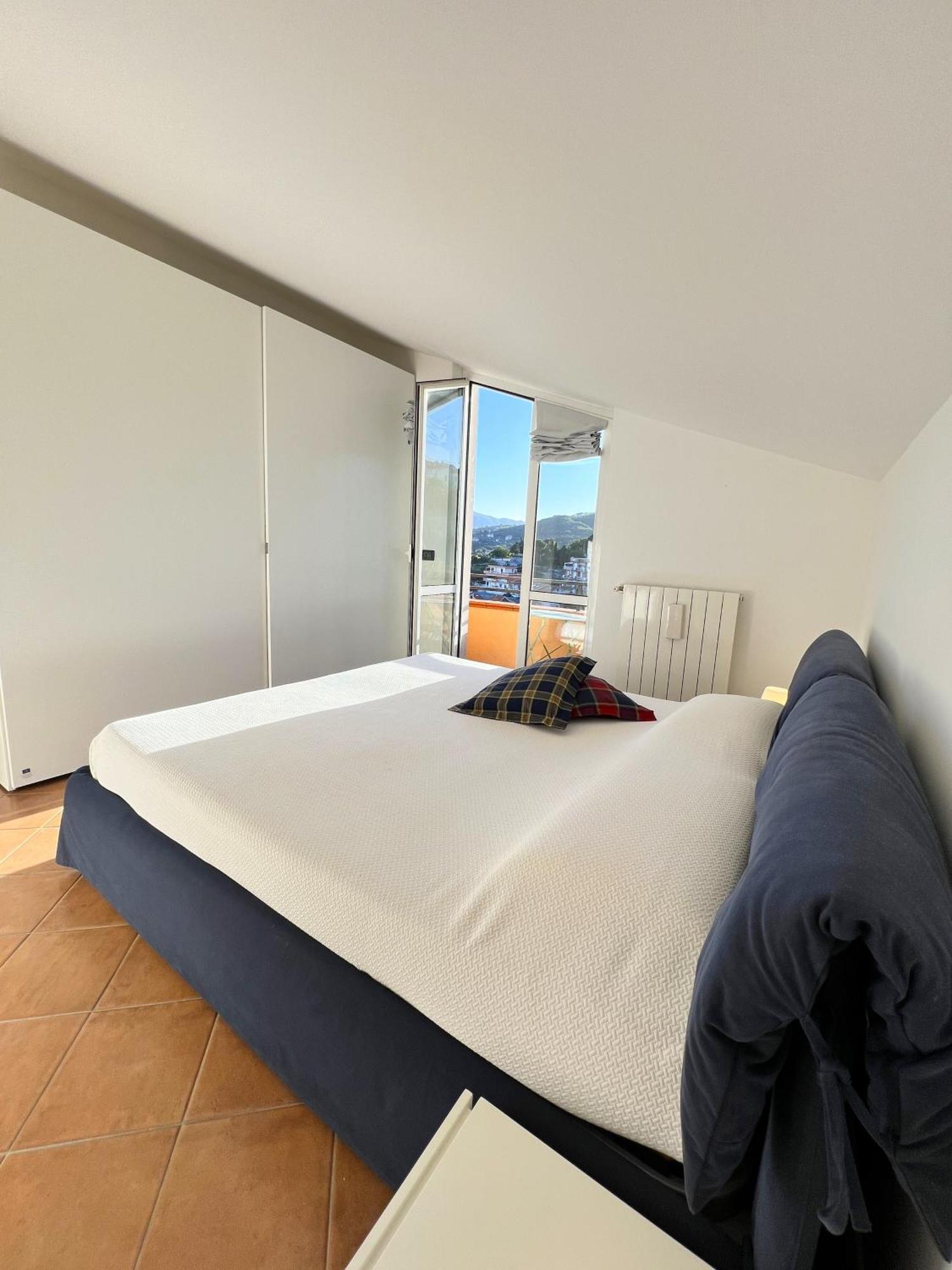 Apartment Attico 2 Free Parkings & Bike *