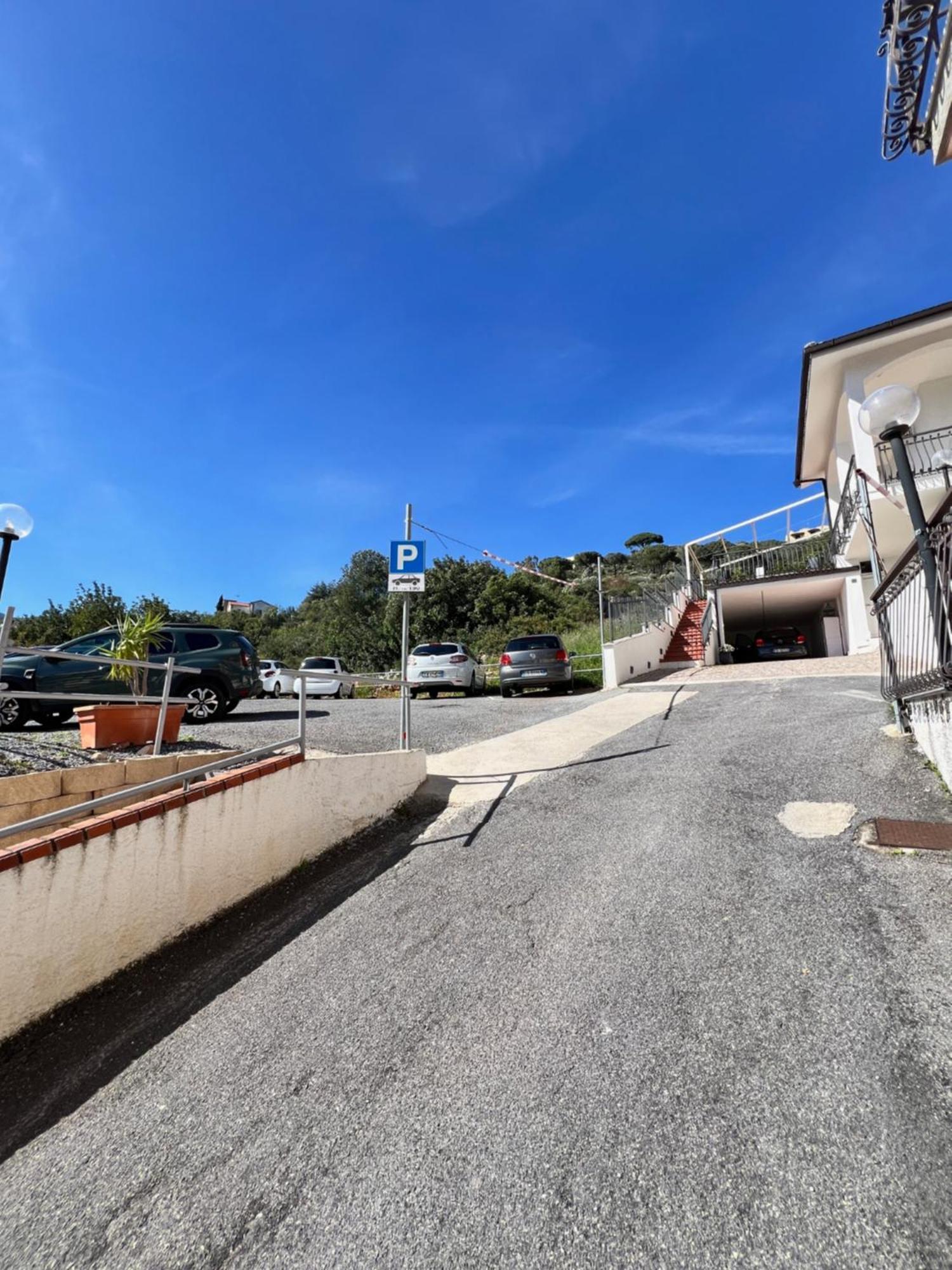 Attico 2 Free Parkings & Bike Apartment