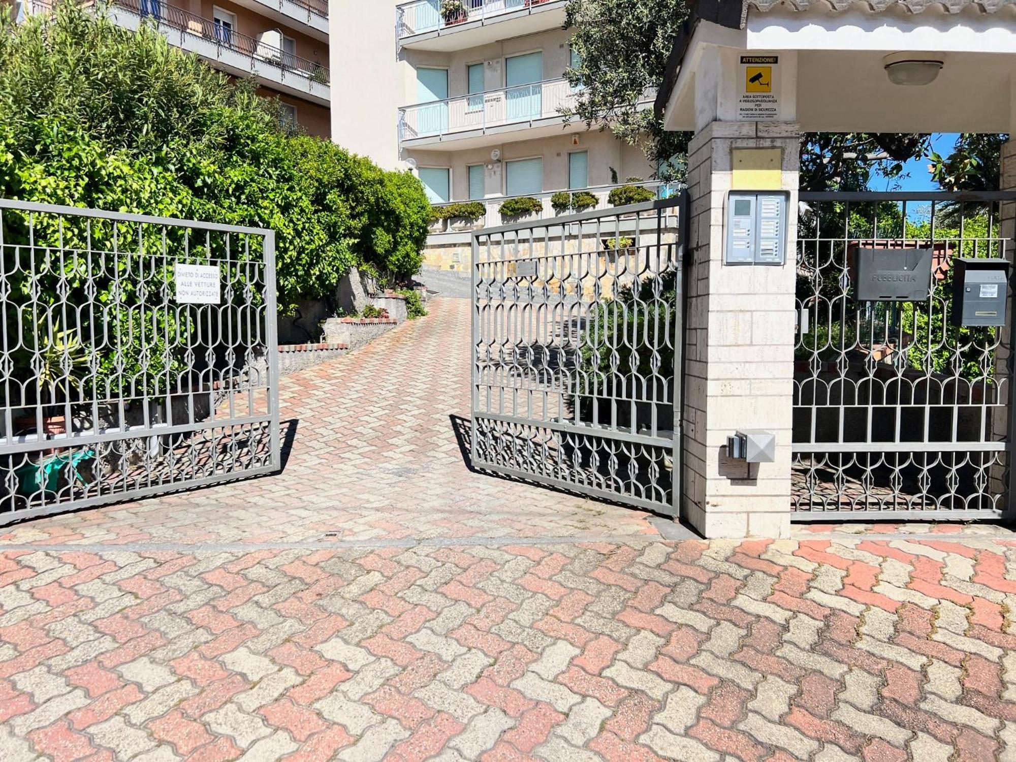 Apartment Attico 2 Free Parkings & Bike