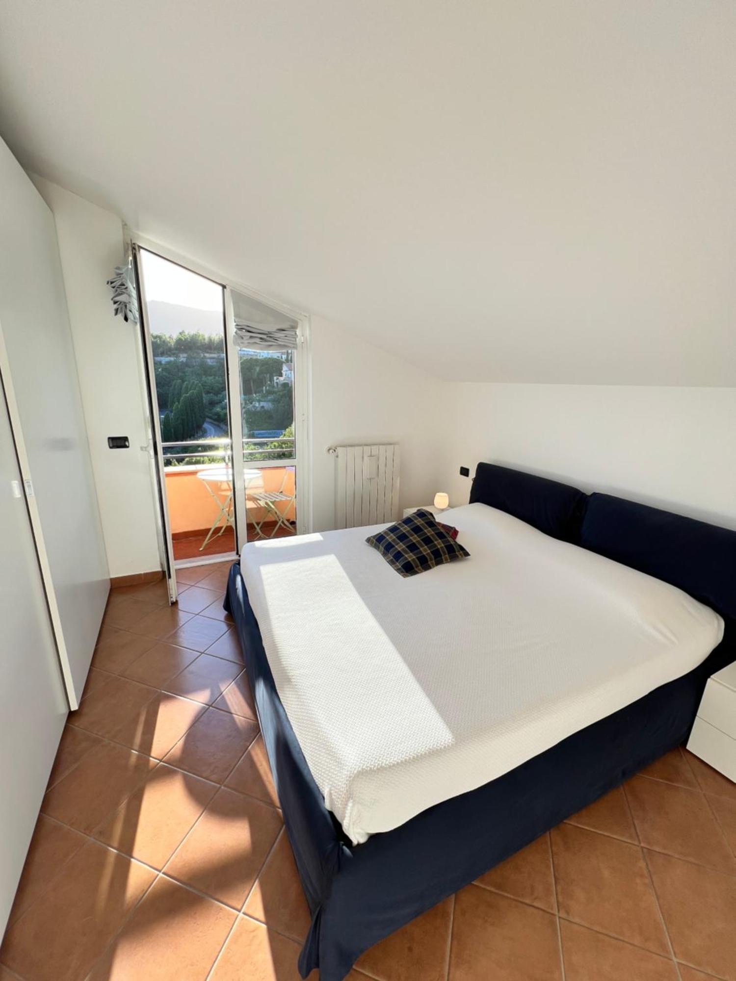 Attico 2 Free Parkings & Bike Apartment